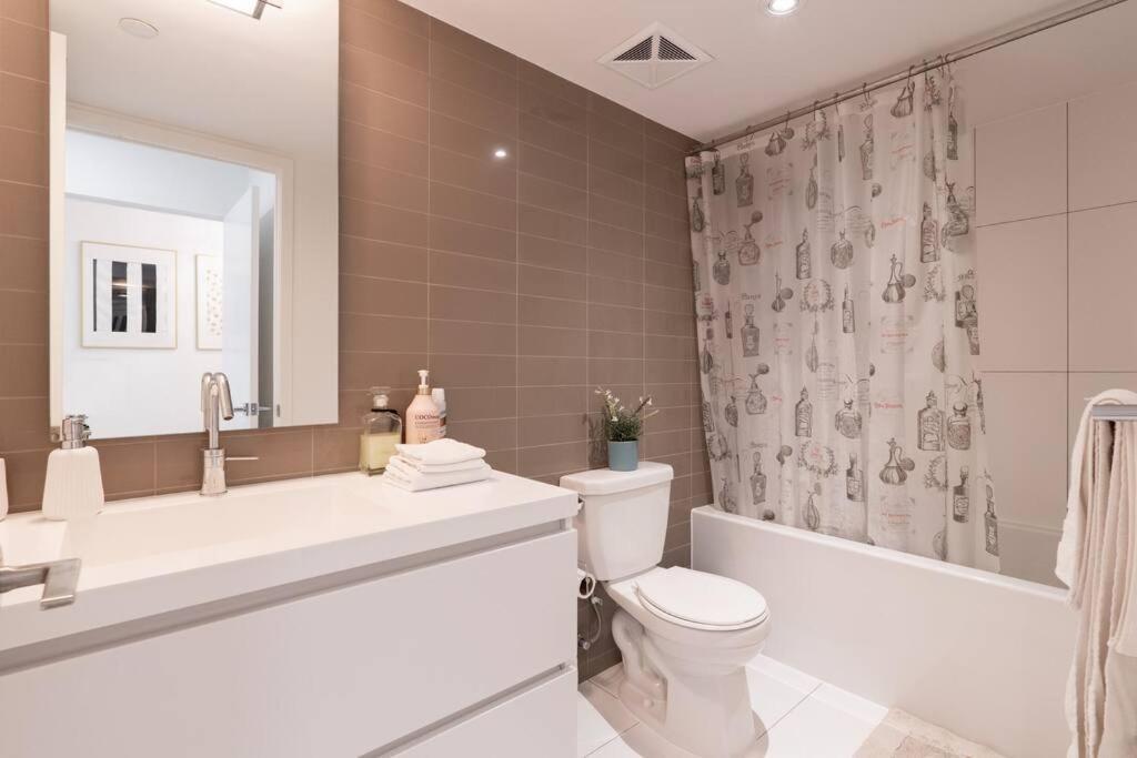 Luxe 2 Bed Suite Downtown Toronto Near Waterfront Buitenkant foto