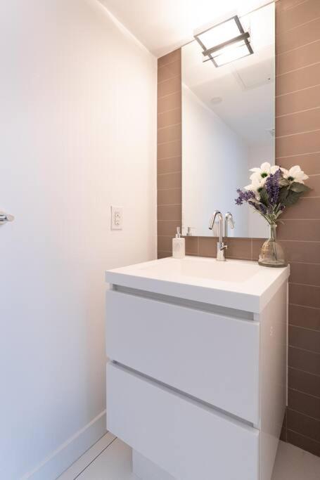 Luxe 2 Bed Suite Downtown Toronto Near Waterfront Buitenkant foto
