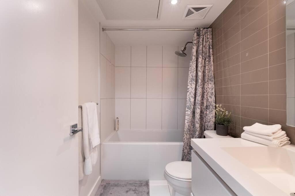 Luxe 2 Bed Suite Downtown Toronto Near Waterfront Buitenkant foto