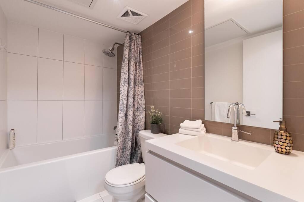 Luxe 2 Bed Suite Downtown Toronto Near Waterfront Buitenkant foto